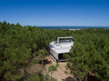 A Stunning Concrete Home Features a Rooftop Pool with Ocean Views in Pinamar, Argentina by Luciano Kruk Arquitectos (11)