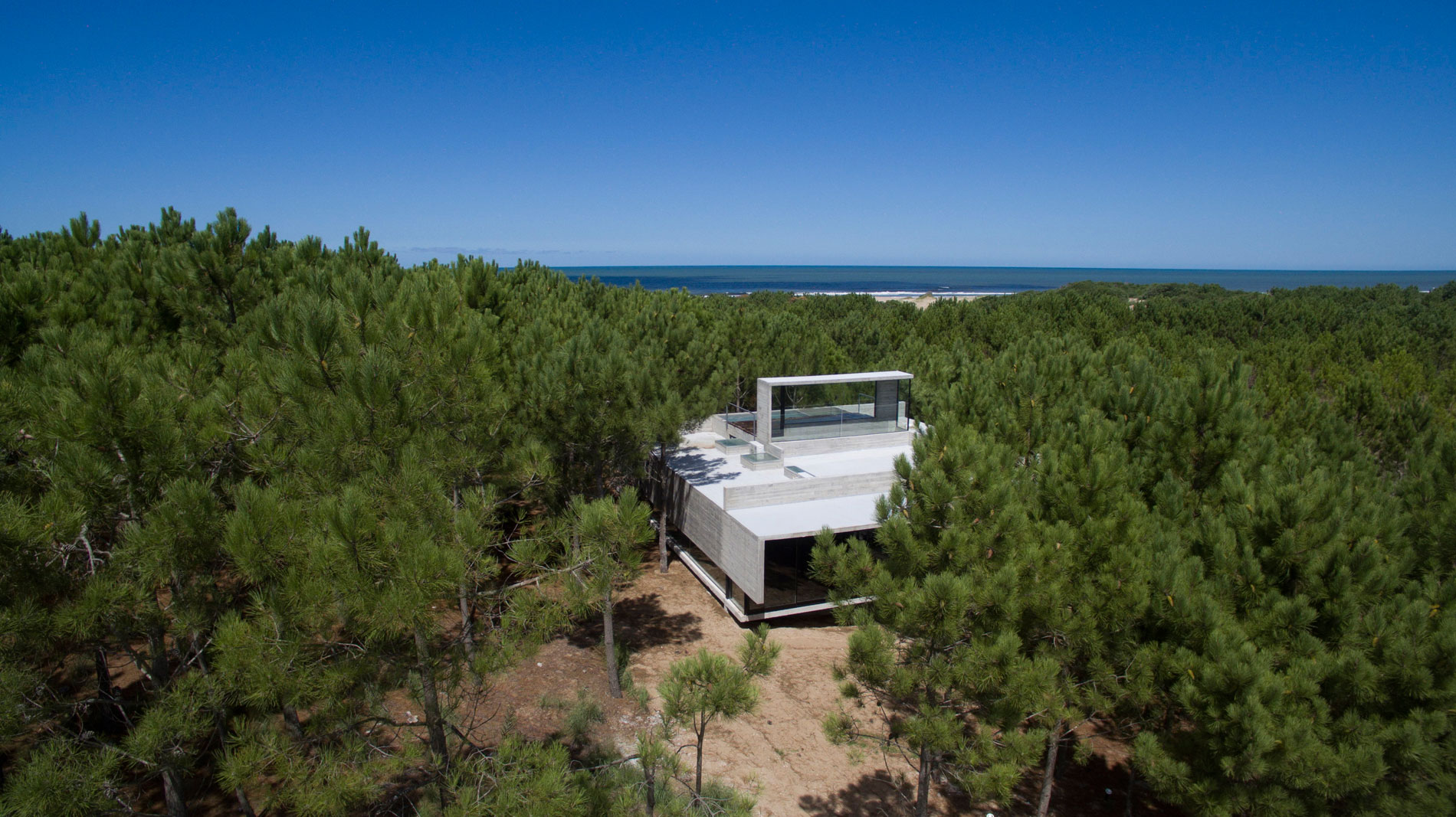 A Stunning Concrete Home Features a Rooftop Pool with Ocean Views in Pinamar, Argentina by Luciano Kruk Arquitectos (11)
