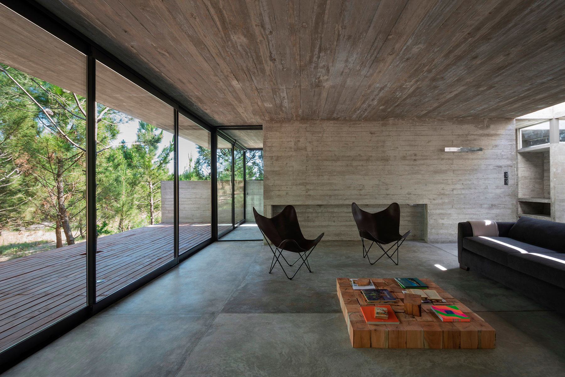 A Stunning Concrete Home Features a Rooftop Pool with Ocean Views in Pinamar, Argentina by Luciano Kruk Arquitectos (12)