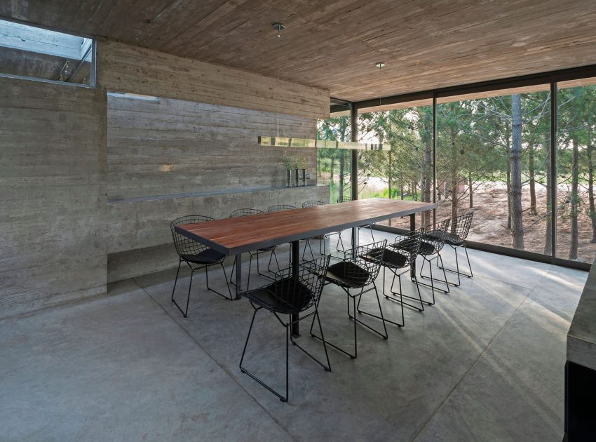 A Stunning Concrete Home Features a Rooftop Pool with Ocean Views in Pinamar, Argentina by Luciano Kruk Arquitectos (18)