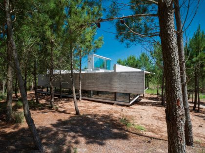 A Stunning Concrete Home Features a Rooftop Pool with Ocean Views in Pinamar, Argentina by Luciano Kruk Arquitectos (2)