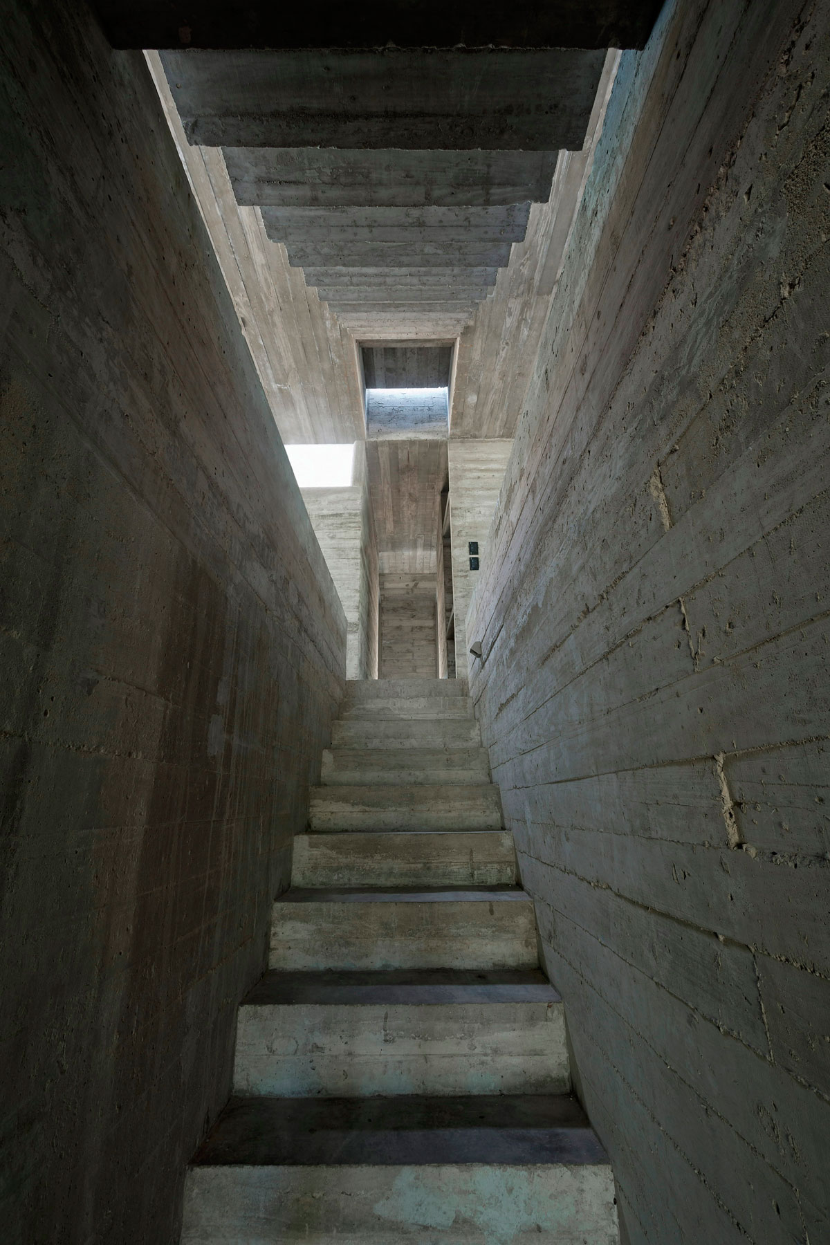 A Stunning Concrete Home Features a Rooftop Pool with Ocean Views in Pinamar, Argentina by Luciano Kruk Arquitectos (20)