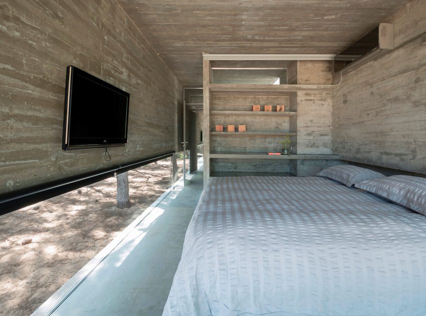 A Stunning Concrete Home Features a Rooftop Pool with Ocean Views in Pinamar, Argentina by Luciano Kruk Arquitectos (25)