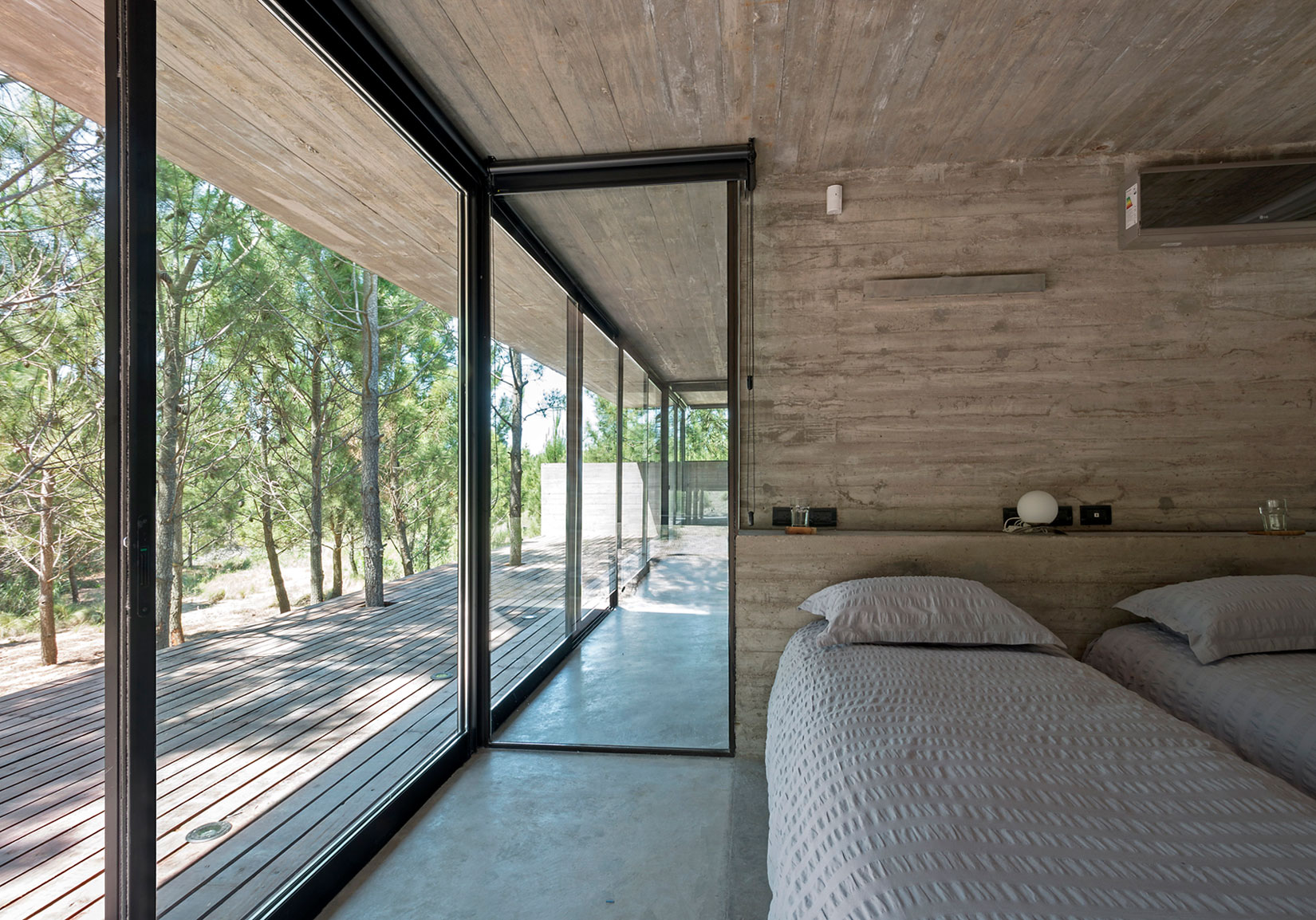 A Stunning Concrete Home Features a Rooftop Pool with Ocean Views in Pinamar, Argentina by Luciano Kruk Arquitectos (27)