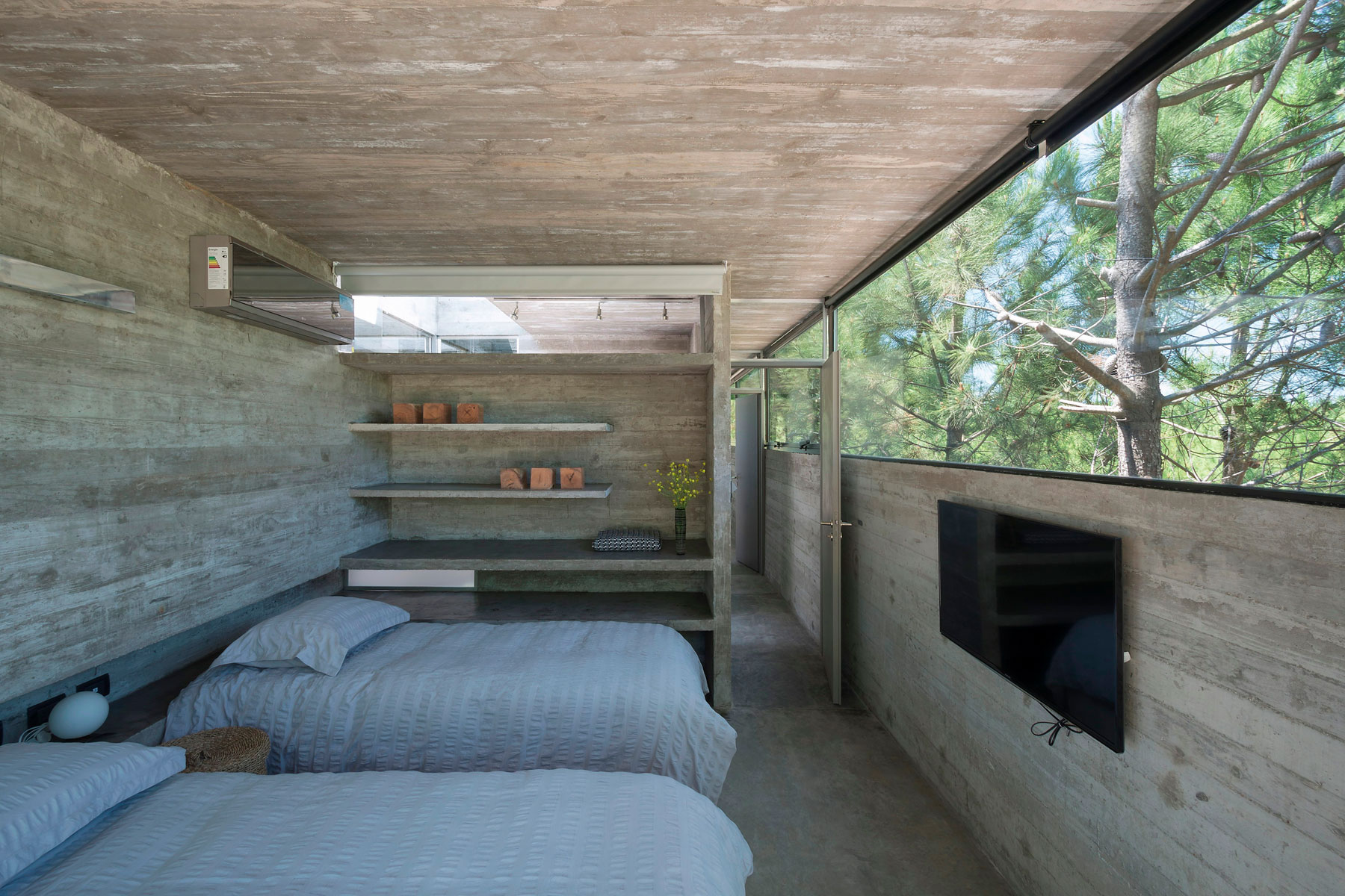 A Stunning Concrete Home Features a Rooftop Pool with Ocean Views in Pinamar, Argentina by Luciano Kruk Arquitectos (28)