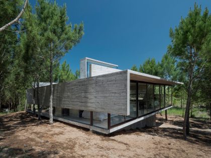 A Stunning Concrete Home Features a Rooftop Pool with Ocean Views in Pinamar, Argentina by Luciano Kruk Arquitectos (3)