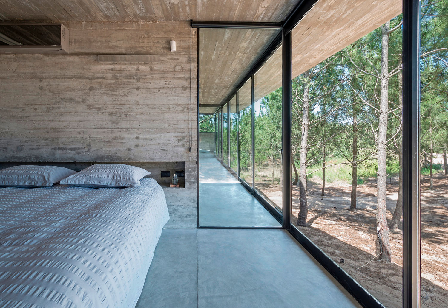 A Stunning Concrete Home Features a Rooftop Pool with Ocean Views in Pinamar, Argentina by Luciano Kruk Arquitectos (31)