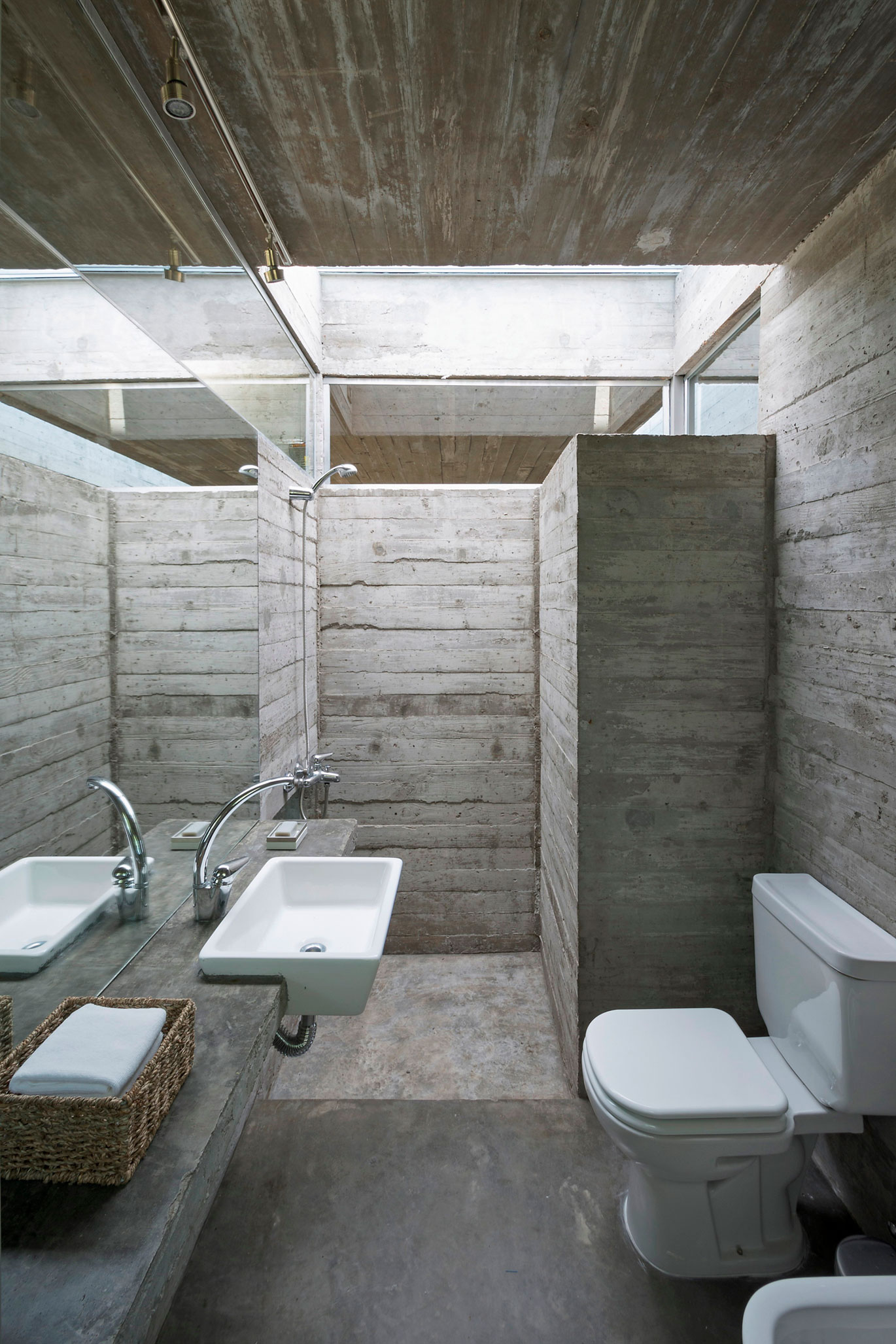 A Stunning Concrete Home Features a Rooftop Pool with Ocean Views in Pinamar, Argentina by Luciano Kruk Arquitectos (32)