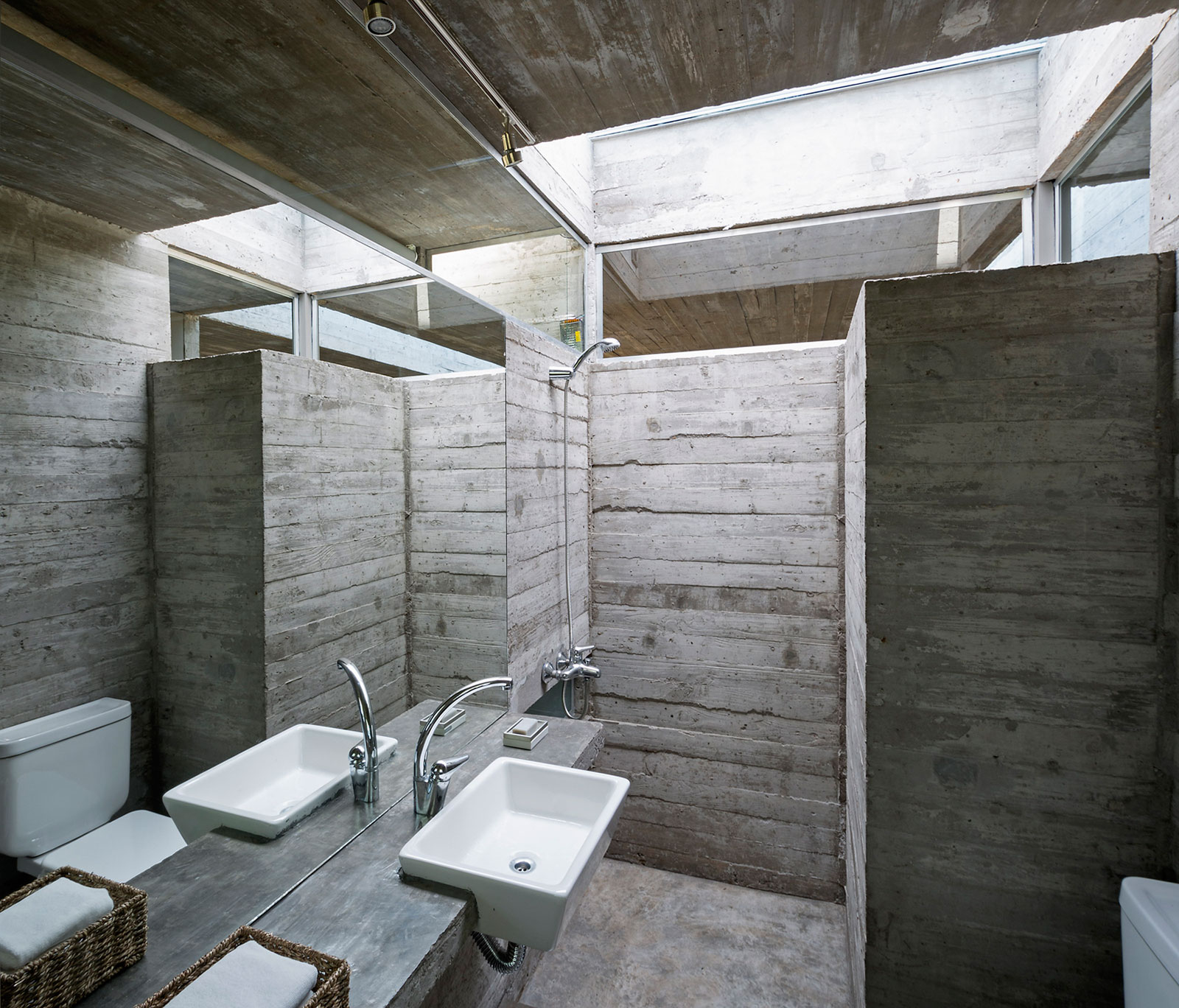 A Stunning Concrete Home Features a Rooftop Pool with Ocean Views in Pinamar, Argentina by Luciano Kruk Arquitectos (34)