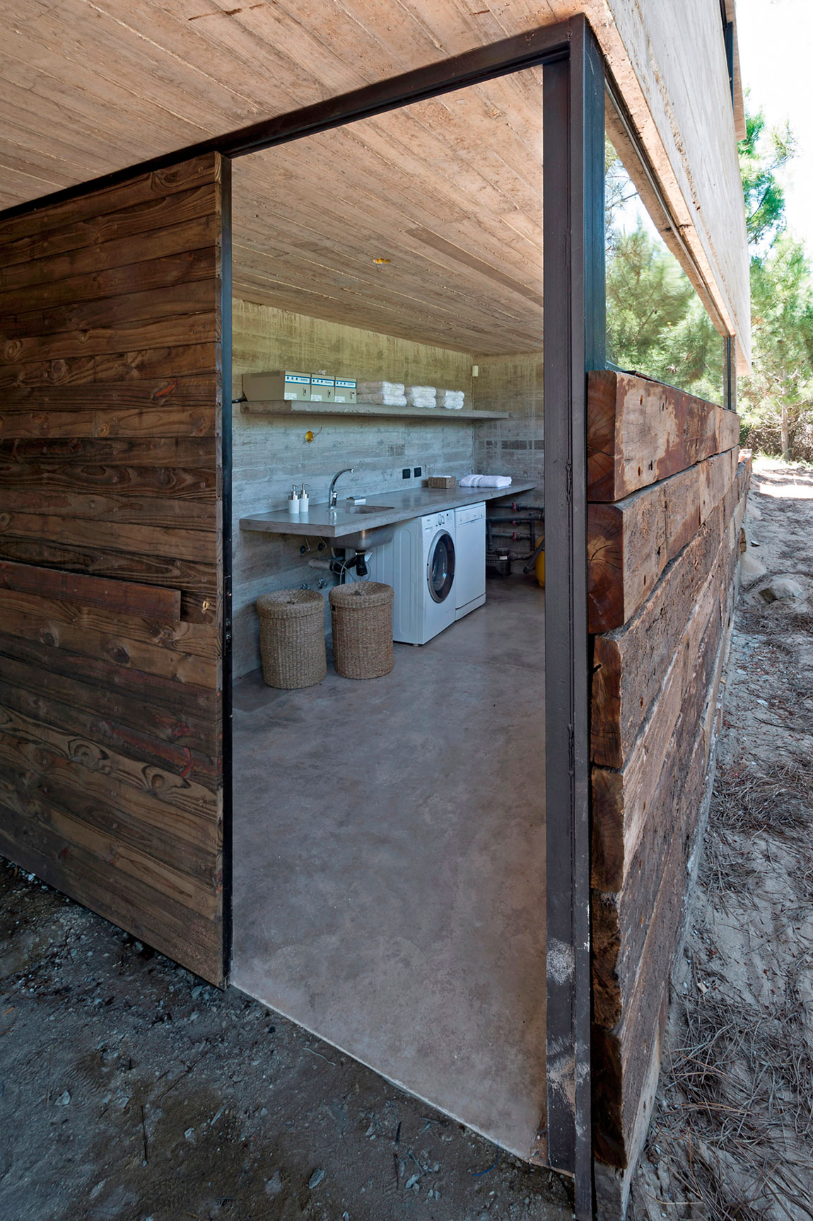 A Stunning Concrete Home Features a Rooftop Pool with Ocean Views in Pinamar, Argentina by Luciano Kruk Arquitectos (35)
