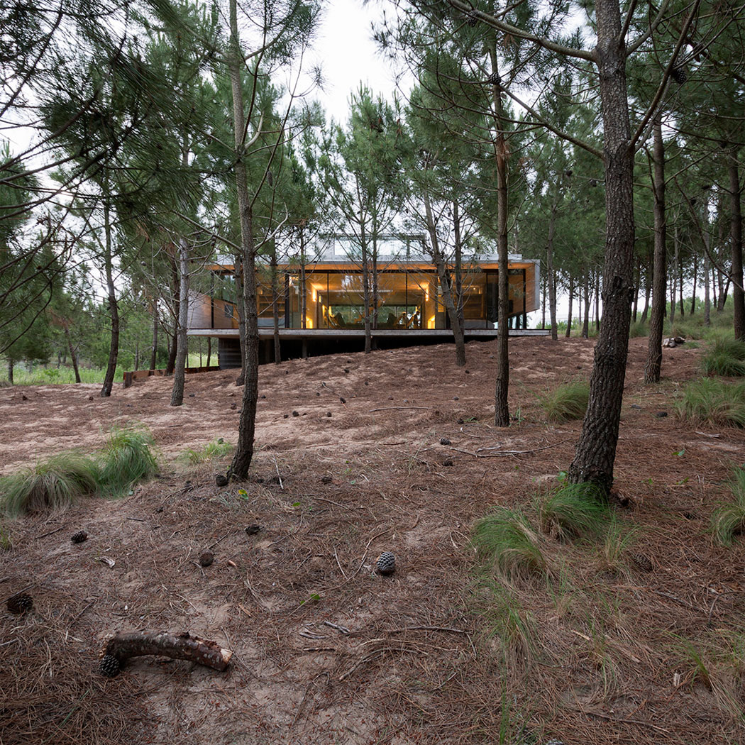 A Stunning Concrete Home Features a Rooftop Pool with Ocean Views in Pinamar, Argentina by Luciano Kruk Arquitectos (38)