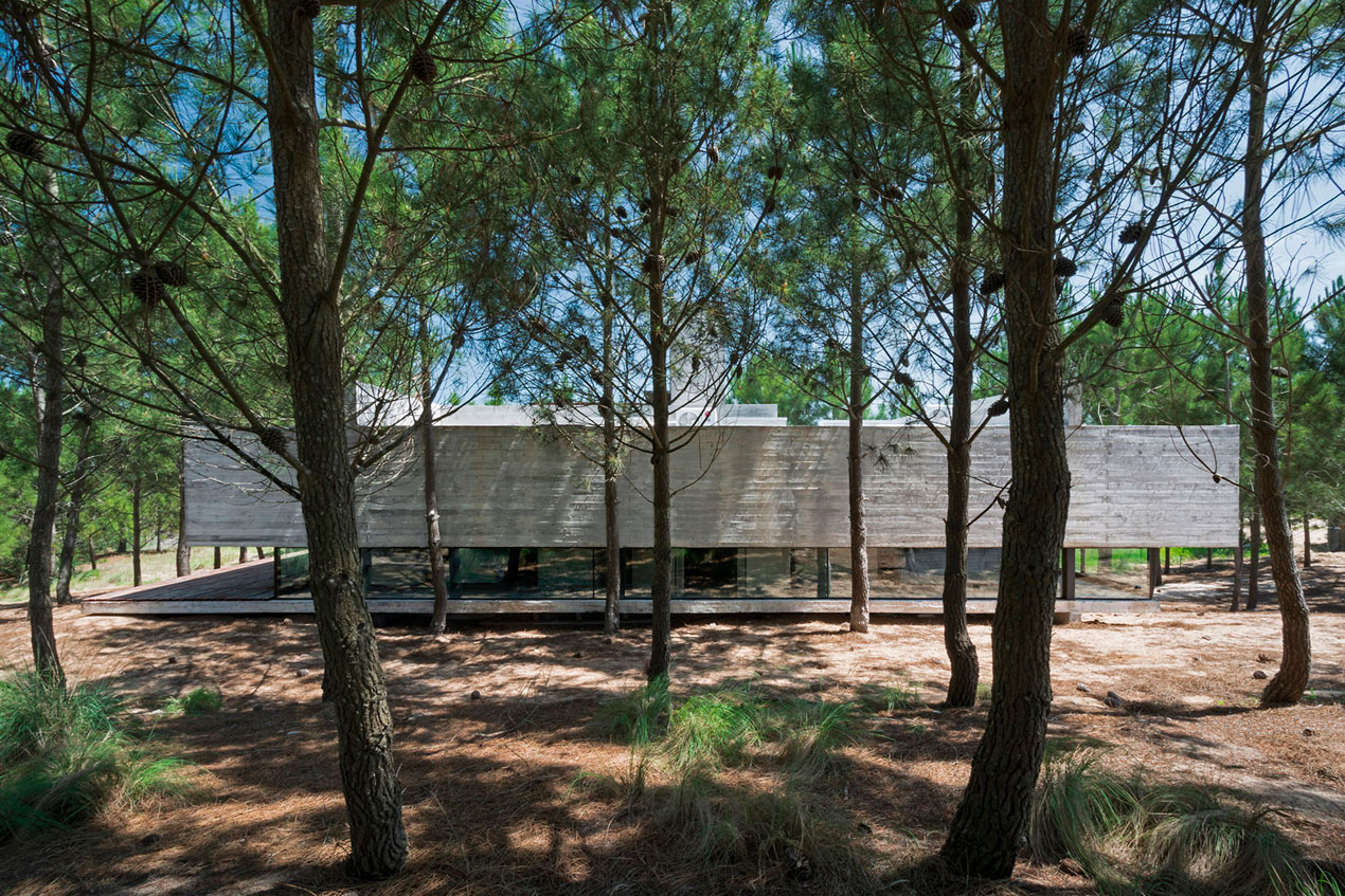A Stunning Concrete Home Features a Rooftop Pool with Ocean Views in Pinamar, Argentina by Luciano Kruk Arquitectos (4)