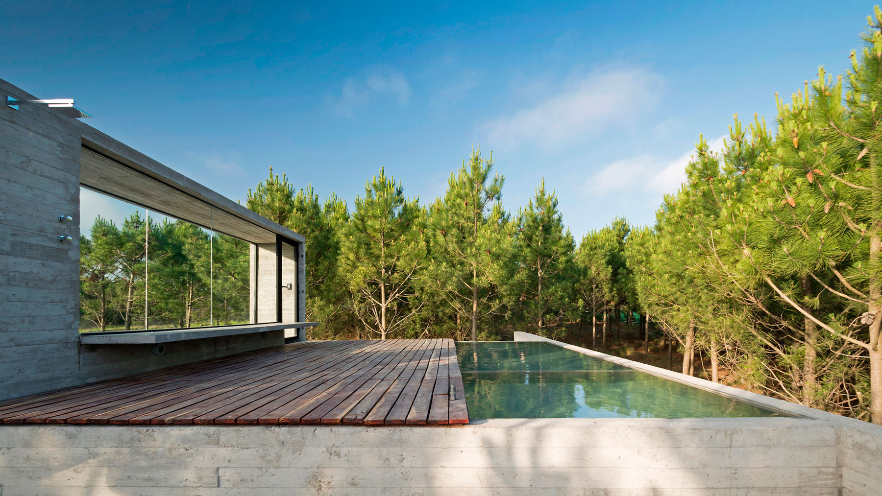 A Stunning Concrete Home Features a Rooftop Pool with Ocean Views in Pinamar, Argentina by Luciano Kruk Arquitectos (6)