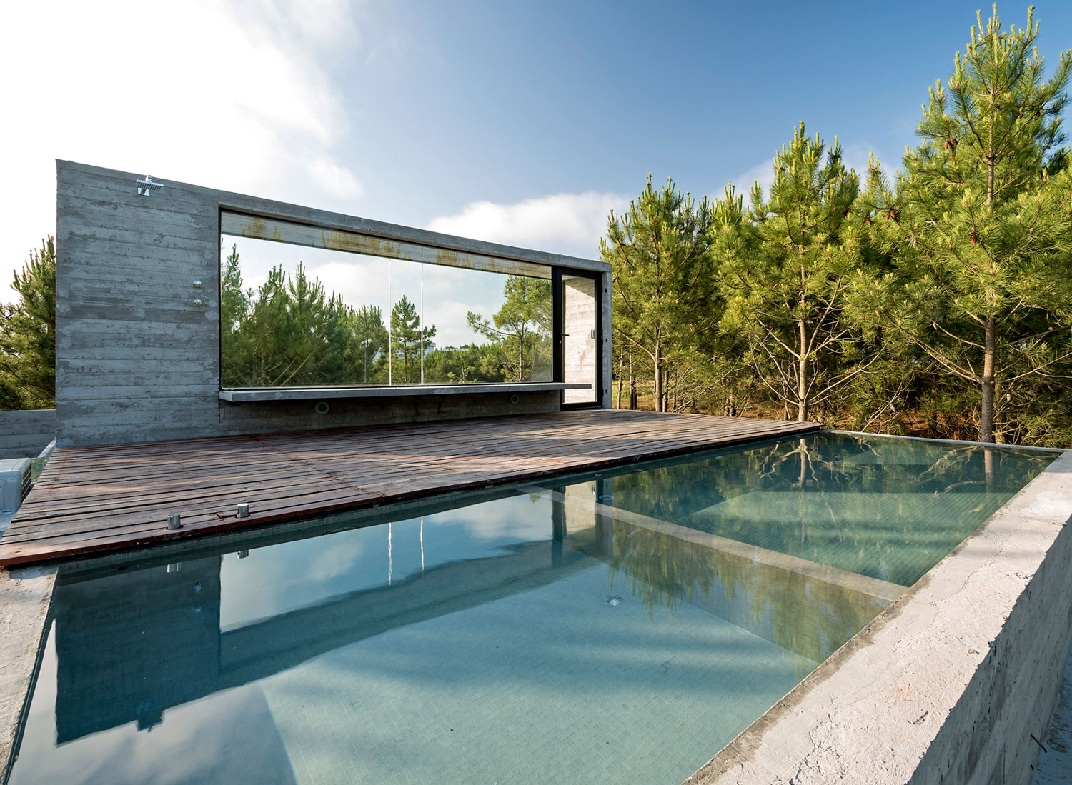 A Stunning Concrete Home Features a Rooftop Pool with Ocean Views in Pinamar, Argentina by Luciano Kruk Arquitectos (7)