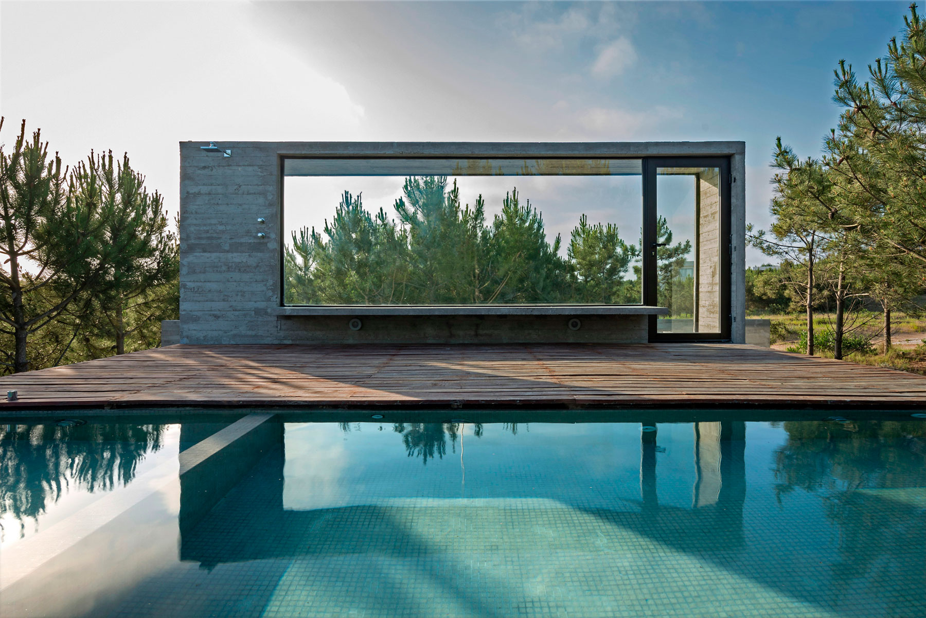 A Stunning Concrete Home Features a Rooftop Pool with Ocean Views in Pinamar, Argentina by Luciano Kruk Arquitectos (8)