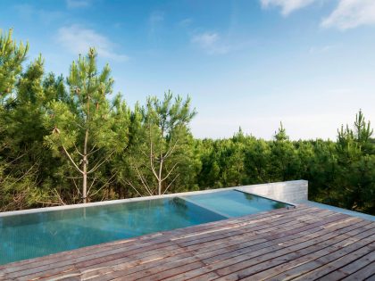 A Stunning Concrete Home Features a Rooftop Pool with Ocean Views in Pinamar, Argentina by Luciano Kruk Arquitectos (9)