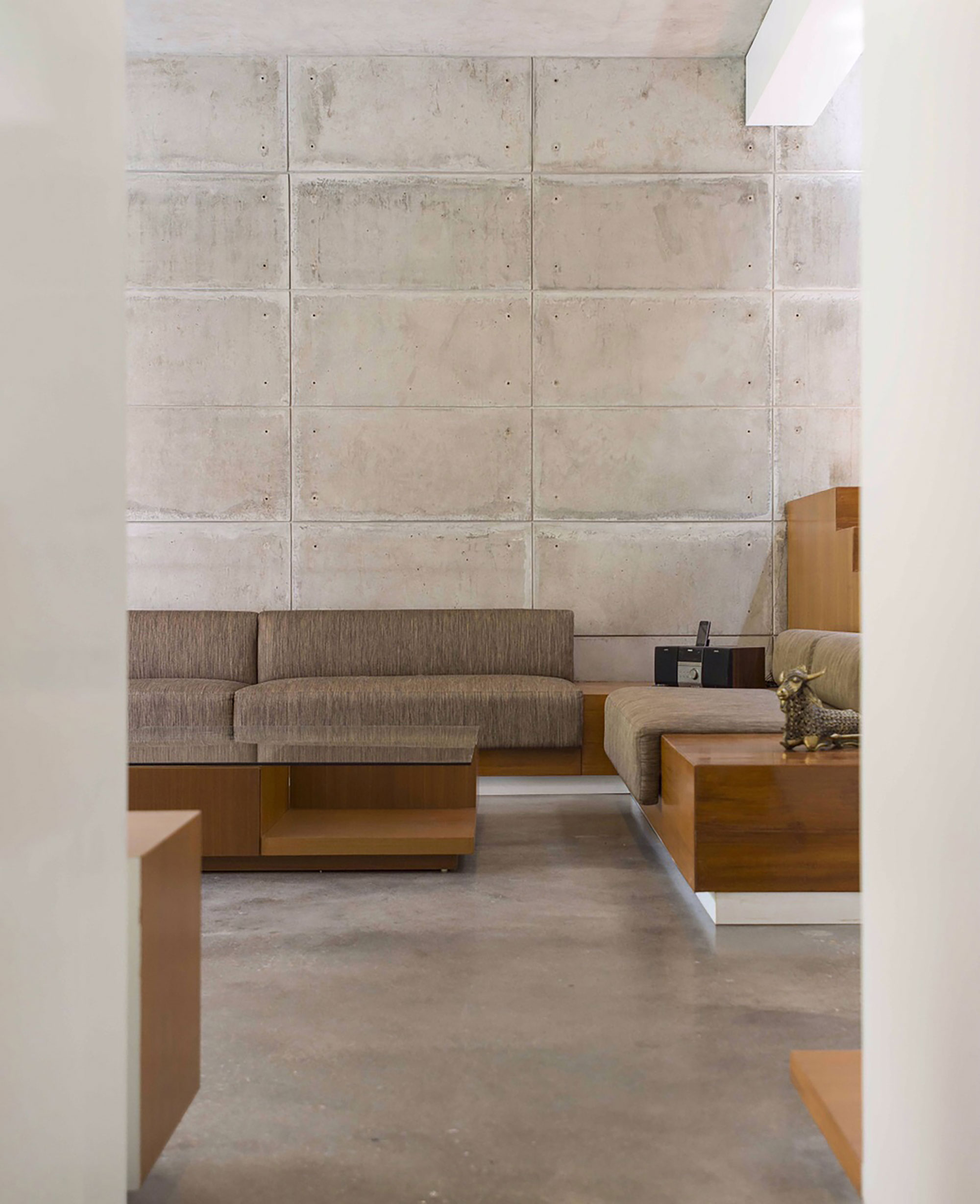 A Stunning Concrete House with Modern and Elegant Interior in Bengaluru, India by Architectural Paradigm (8)