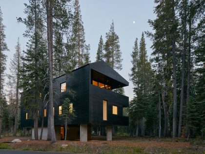 A Stunning Contemporary Cabin in the Sugar Bowl Ski Resort of Norden, California by Mork-Ulnes Architects (2)