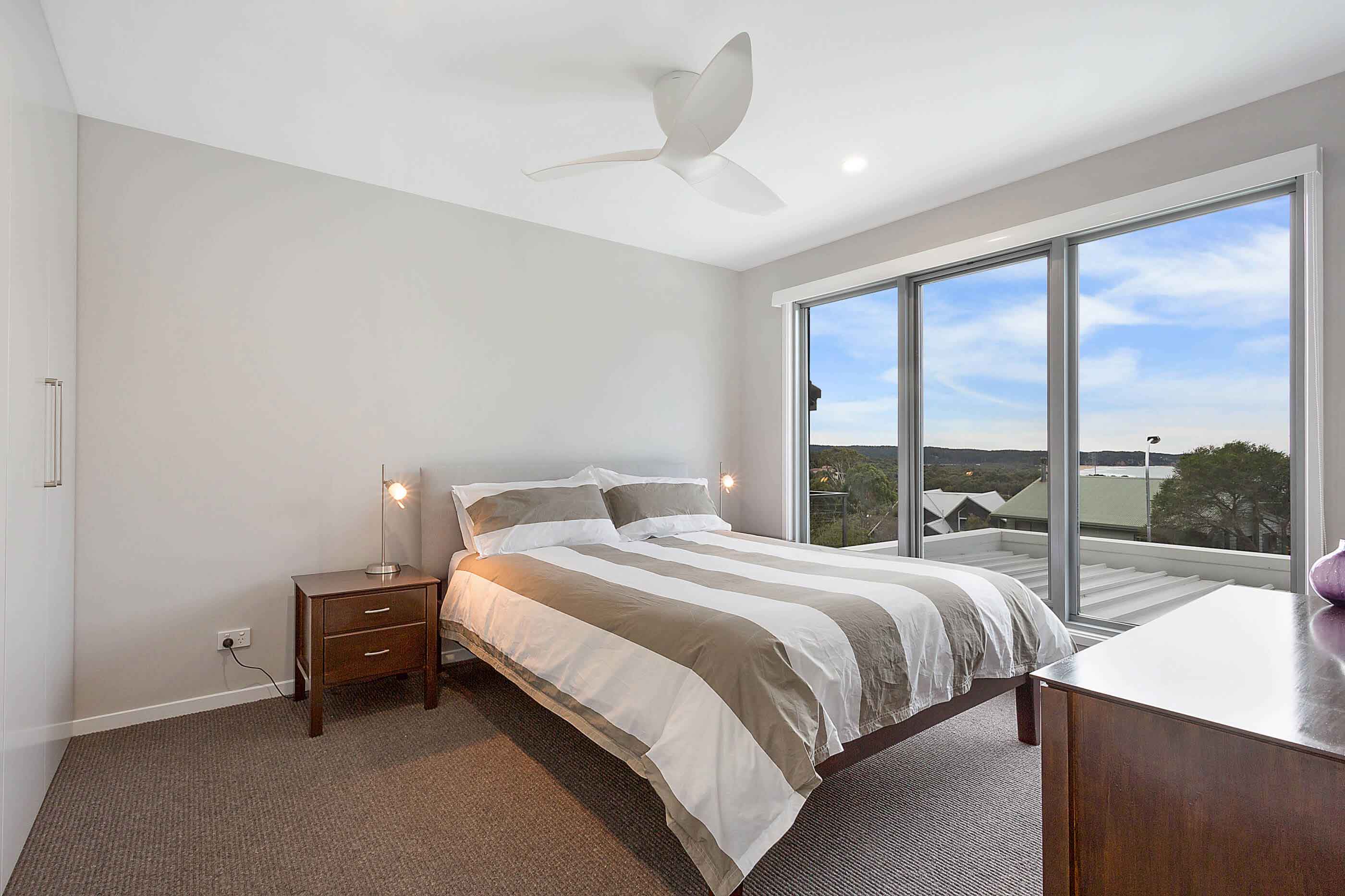 A Stunning Contemporary Home with Majestic Ocean Views of Tathra, Australia by Dream Design Build (12)