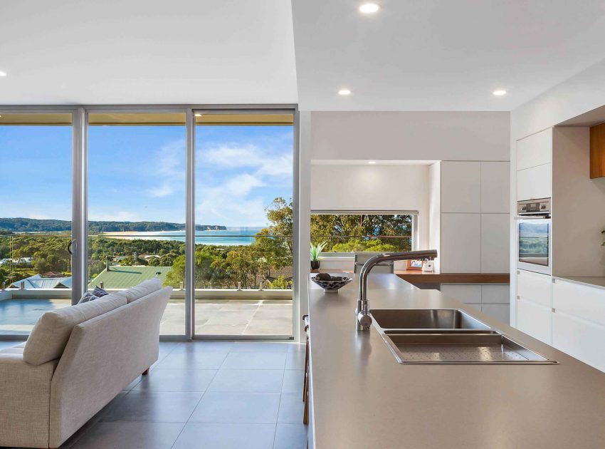 A Stunning Contemporary Home with Majestic Ocean Views of Tathra, Australia by Dream Design Build (6)