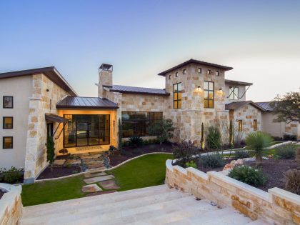 A Stunning Contemporary Home with Rustic Elegance in Austin, Texas by Vanguard Studio Inc (14)