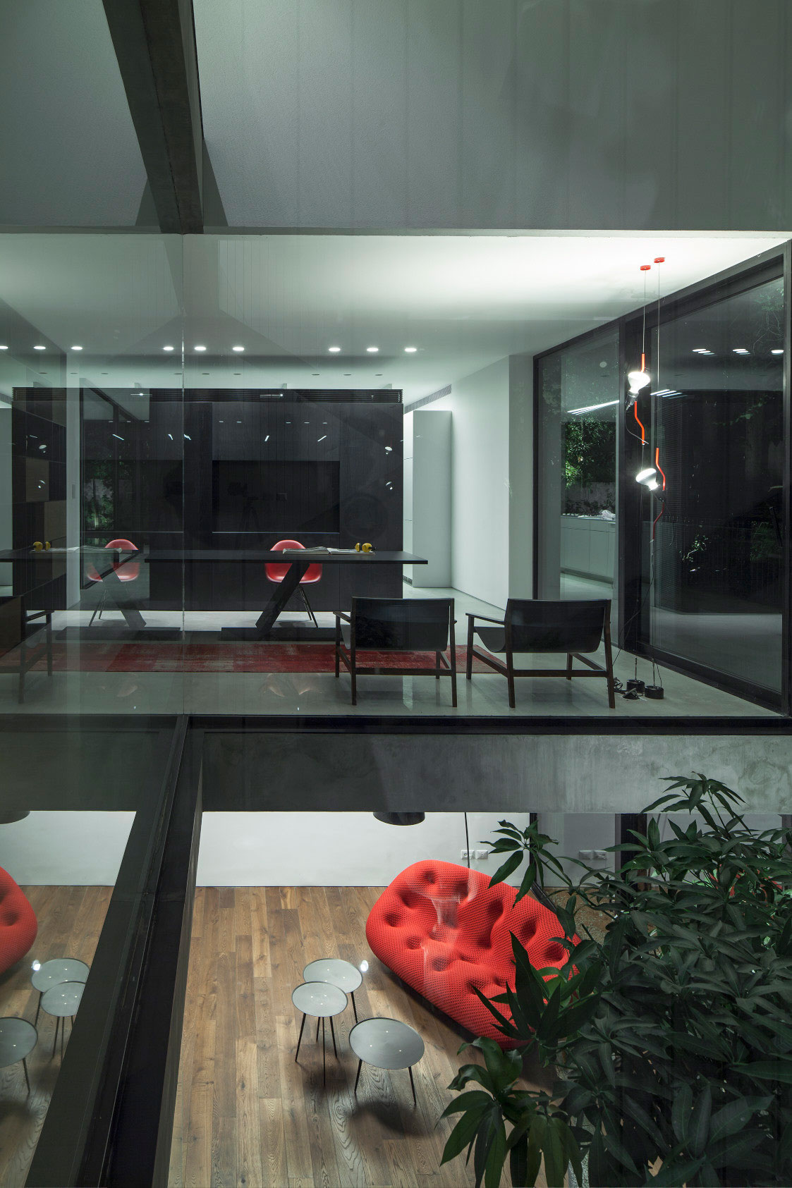 A Stunning Contemporary House Plays with Shadows in Tel Aviv, Israel by Pitsou Kedem Architects (25)