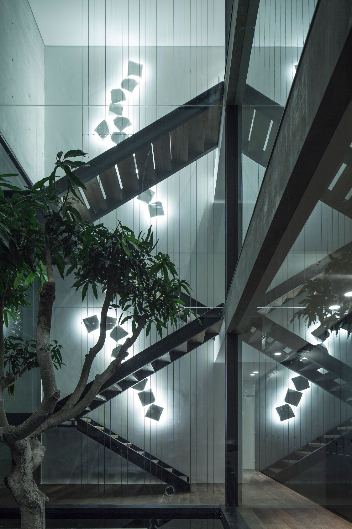 A Stunning Contemporary House Plays with Shadows in Tel Aviv, Israel by Pitsou Kedem Architects (28)