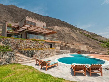 A Stunning Contemporary House Surrounded by a Desert Landscape in Azpitia Valley, Lima by Estudio Rafael Freyre (1)