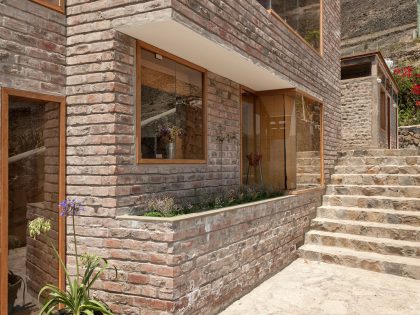 A Stunning Contemporary House Surrounded by a Desert Landscape in Azpitia Valley, Lima by Estudio Rafael Freyre (16)