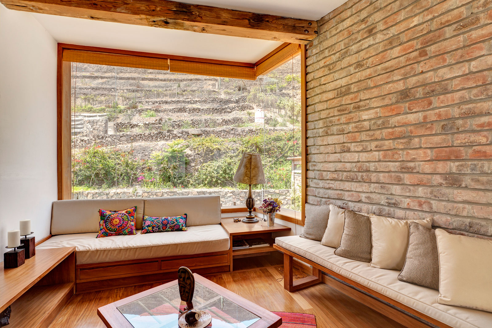 A Stunning Contemporary House Surrounded by a Desert Landscape in Azpitia Valley, Lima by Estudio Rafael Freyre (21)