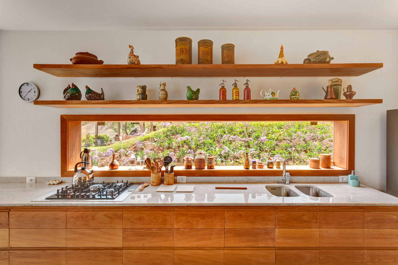 A Stunning Contemporary House Surrounded by a Desert Landscape in Azpitia Valley, Lima by Estudio Rafael Freyre (24)