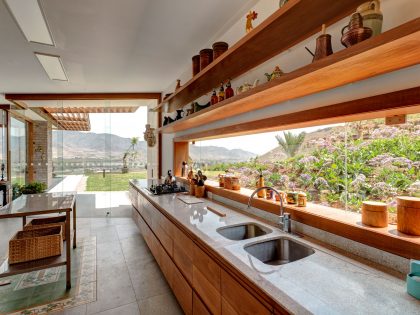 A Stunning Contemporary House Surrounded by a Desert Landscape in Azpitia Valley, Lima by Estudio Rafael Freyre (25)