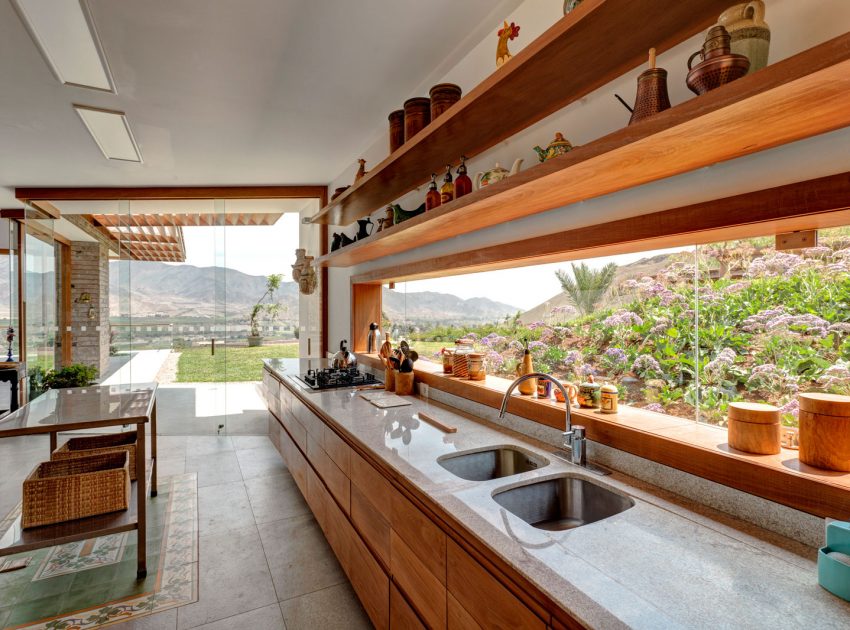 A Stunning Contemporary House Surrounded by a Desert Landscape in Azpitia Valley, Lima by Estudio Rafael Freyre (25)