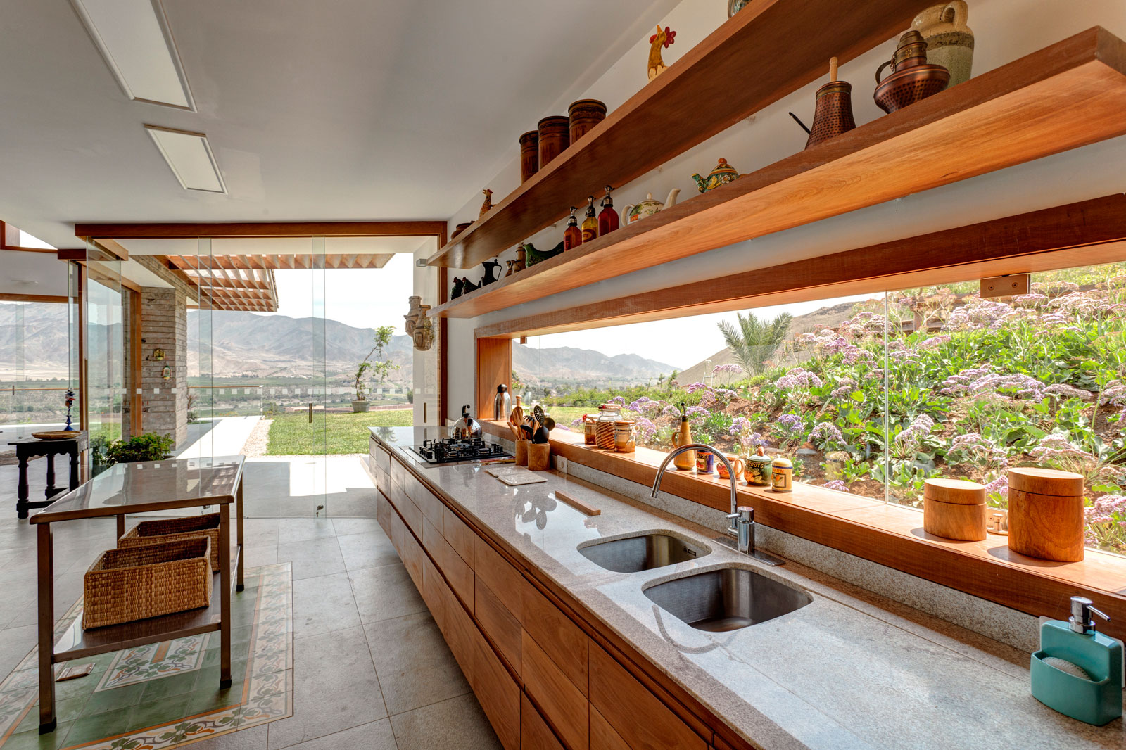 A Stunning Contemporary House Surrounded by a Desert Landscape in Azpitia Valley, Lima by Estudio Rafael Freyre (25)