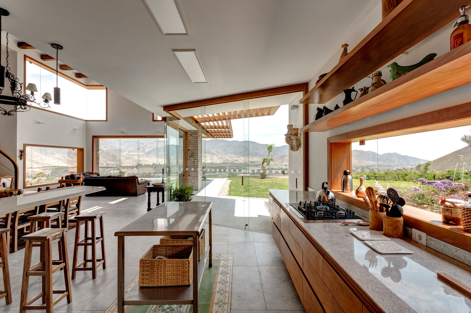 A Stunning Contemporary House Surrounded by a Desert Landscape in Azpitia Valley, Lima by Estudio Rafael Freyre (26)