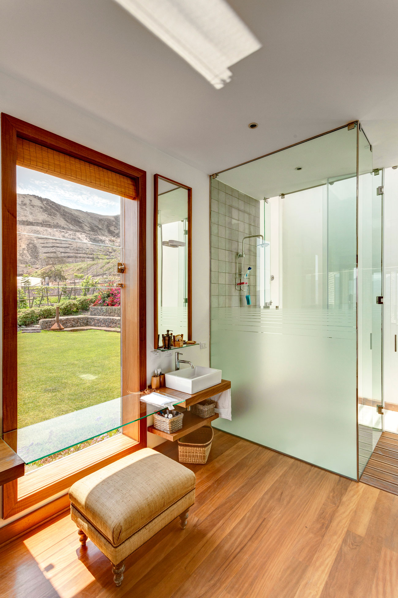 A Stunning Contemporary House Surrounded by a Desert Landscape in Azpitia Valley, Lima by Estudio Rafael Freyre (34)