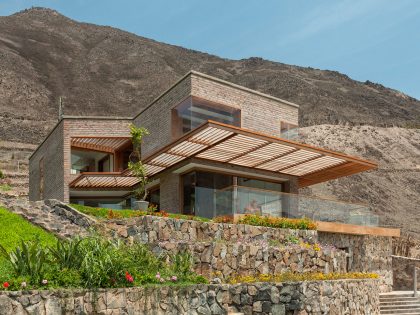 A Stunning Contemporary House Surrounded by a Desert Landscape in Azpitia Valley, Lima by Estudio Rafael Freyre (5)