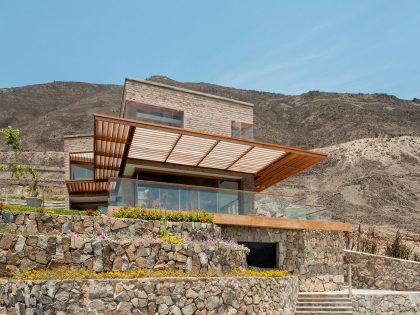 A Stunning Contemporary House Surrounded by a Desert Landscape in Azpitia Valley, Lima by Estudio Rafael Freyre (6)