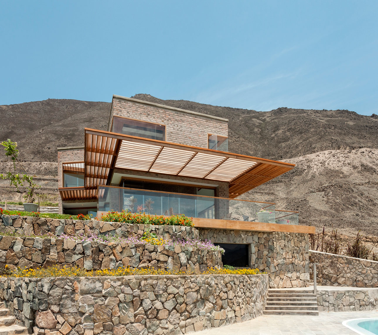 A Stunning Contemporary House Surrounded by a Desert Landscape in Azpitia Valley, Lima by Estudio Rafael Freyre (6)