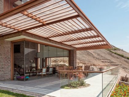 A Stunning Contemporary House Surrounded by a Desert Landscape in Azpitia Valley, Lima by Estudio Rafael Freyre (7)