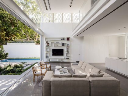 A Stunning Contemporary House with Charming Character in Tel Aviv by Pitsou Kedem Architects (15)