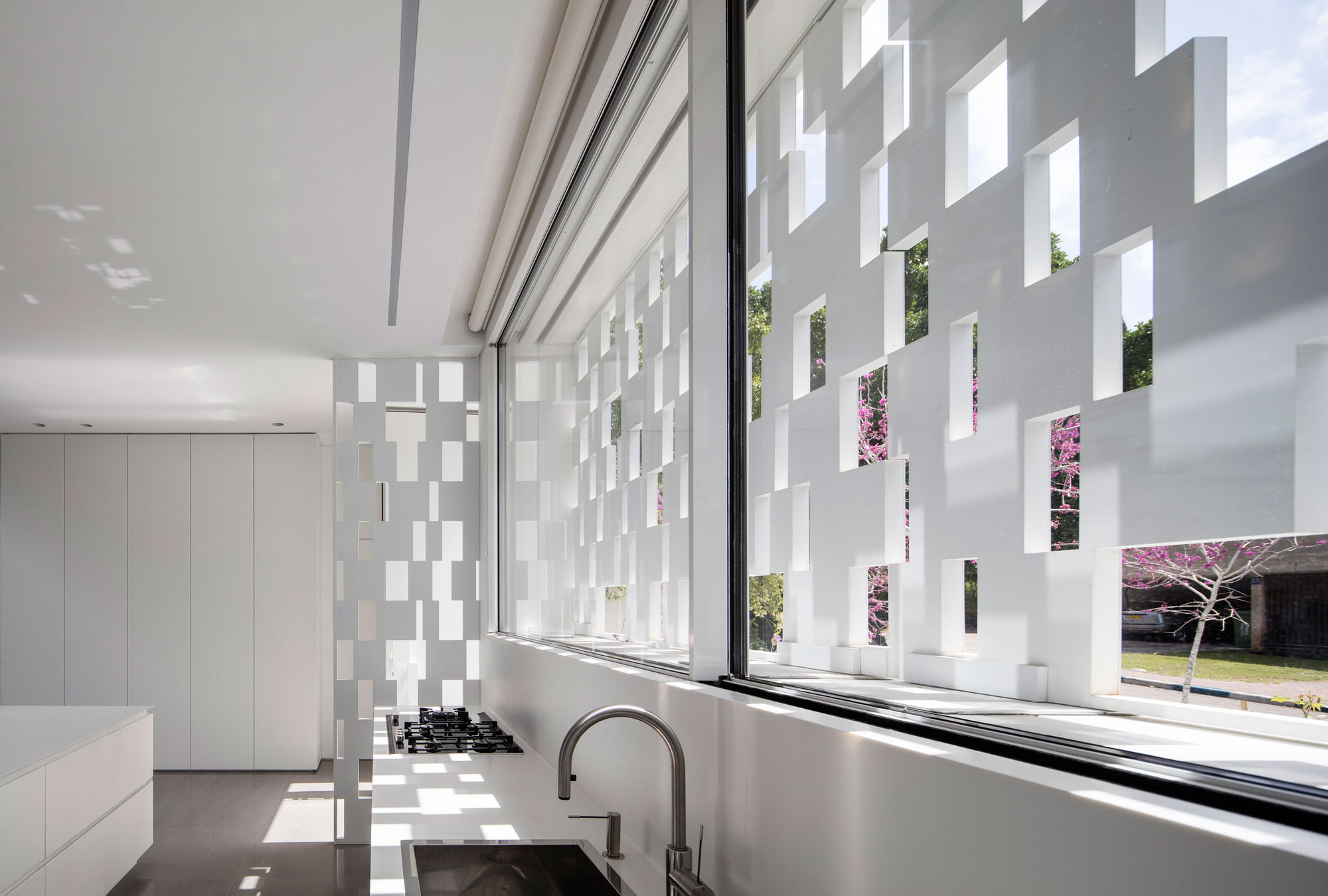 A Stunning Contemporary House with Charming Character in Tel Aviv by Pitsou Kedem Architects (19)