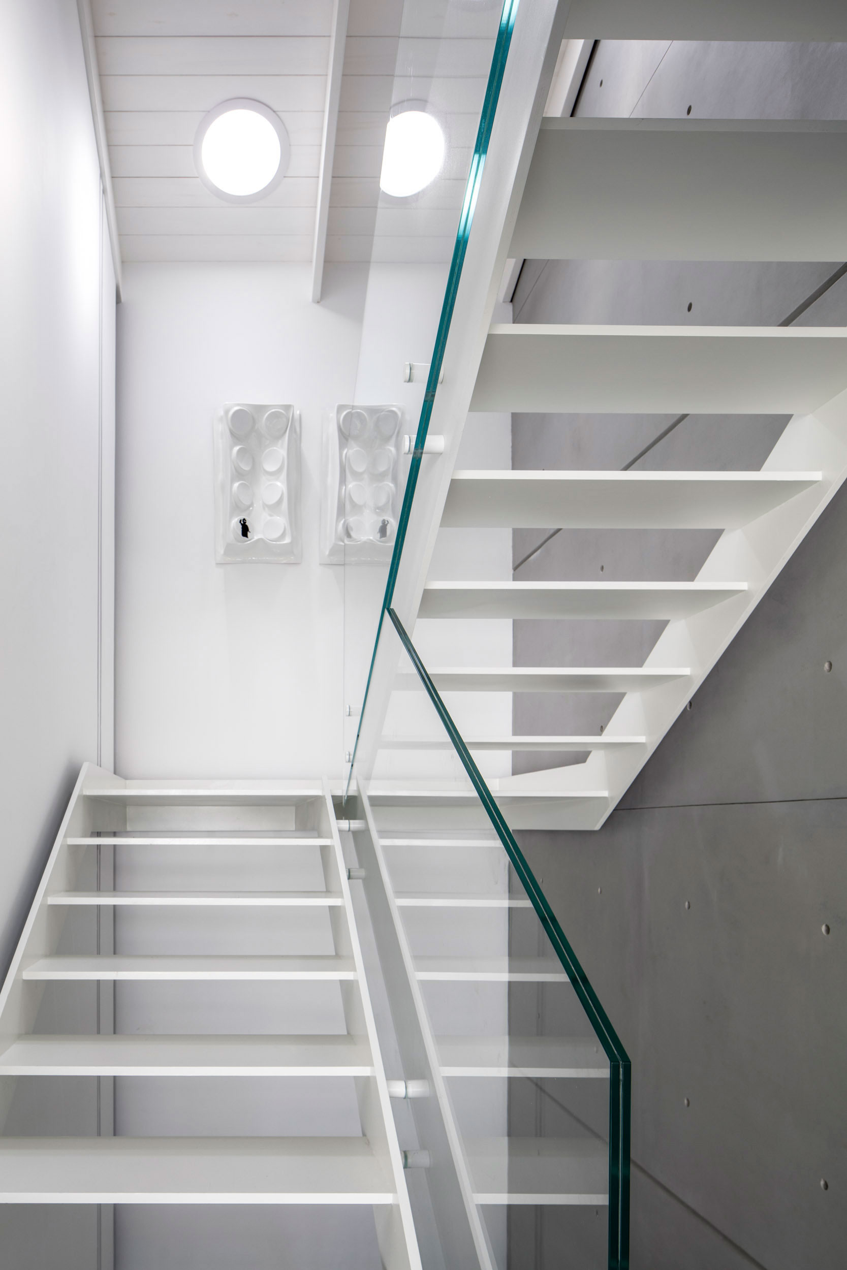 A Stunning Contemporary House with Charming Character in Tel Aviv by Pitsou Kedem Architects (21)