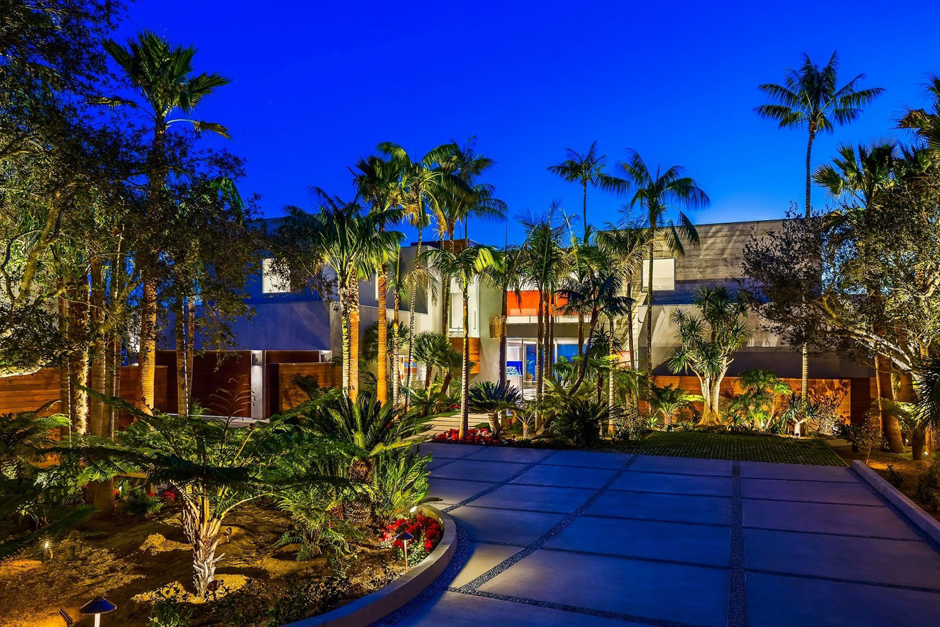 A Stunning Contemporary Oceanfront Home with Magnificent Ocean Views in Malibu by Burdge & Associates (27)