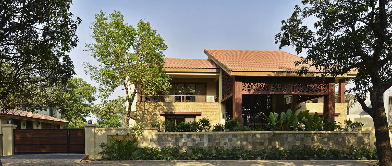 A Stunning Contemporary Villa with Open and Airy Interiors in the Khandala Valley, India by GA design (1)