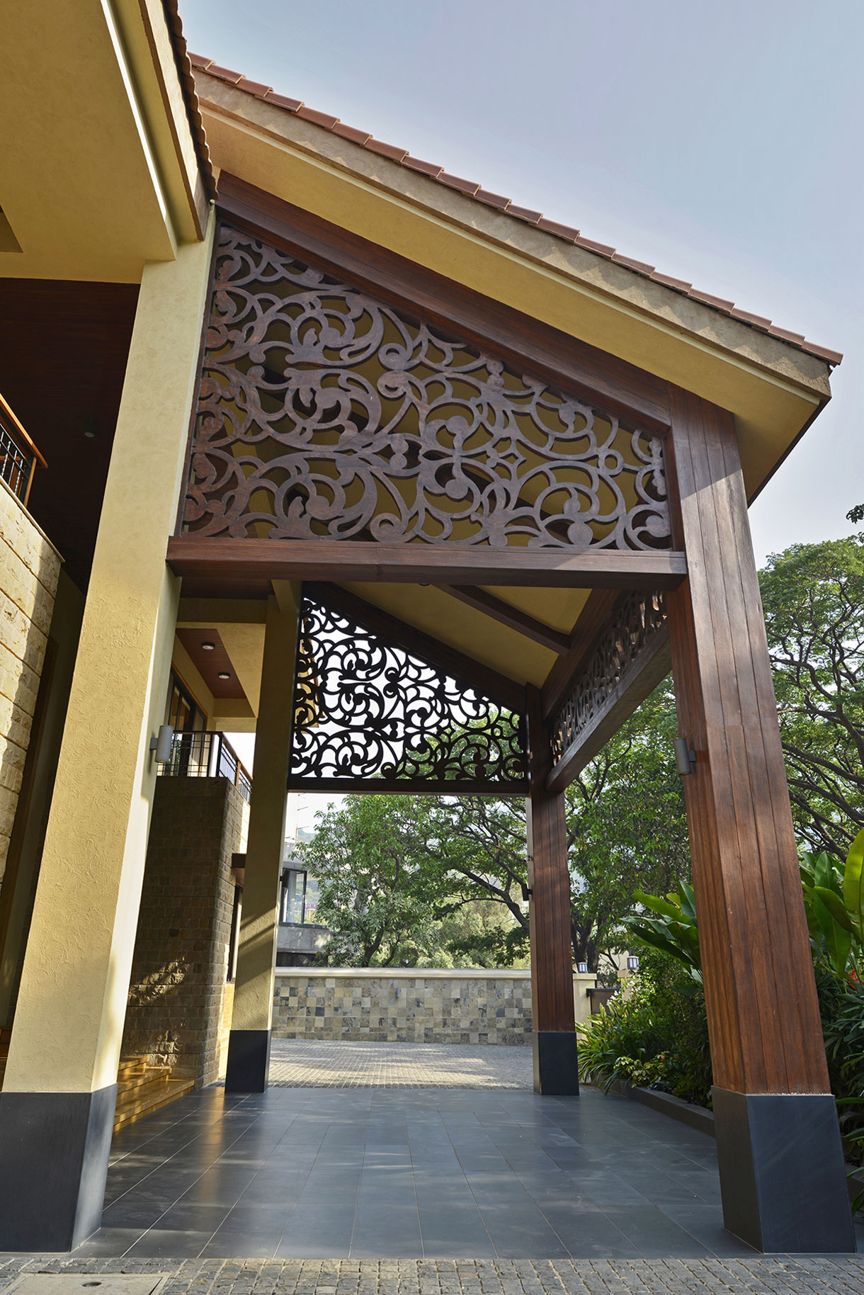 A Stunning Contemporary Villa with Open and Airy Interiors in the Khandala Valley, India by GA design (3)