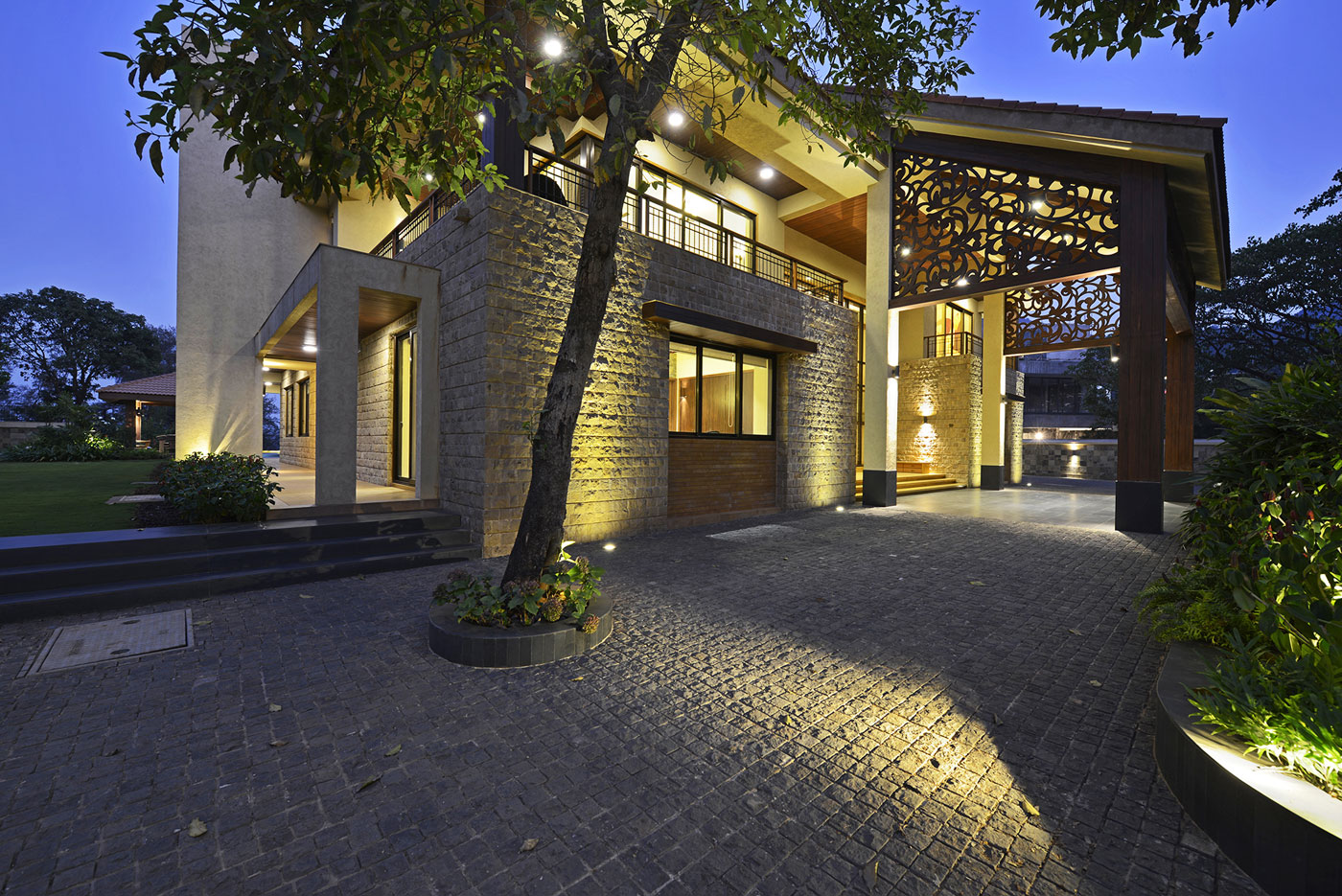 A Stunning Contemporary Villa with Open and Airy Interiors in the Khandala Valley, India by GA design (35)