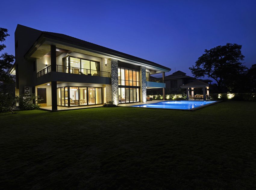 A Stunning Contemporary Villa with Open and Airy Interiors in the Khandala Valley, India by GA design (37)