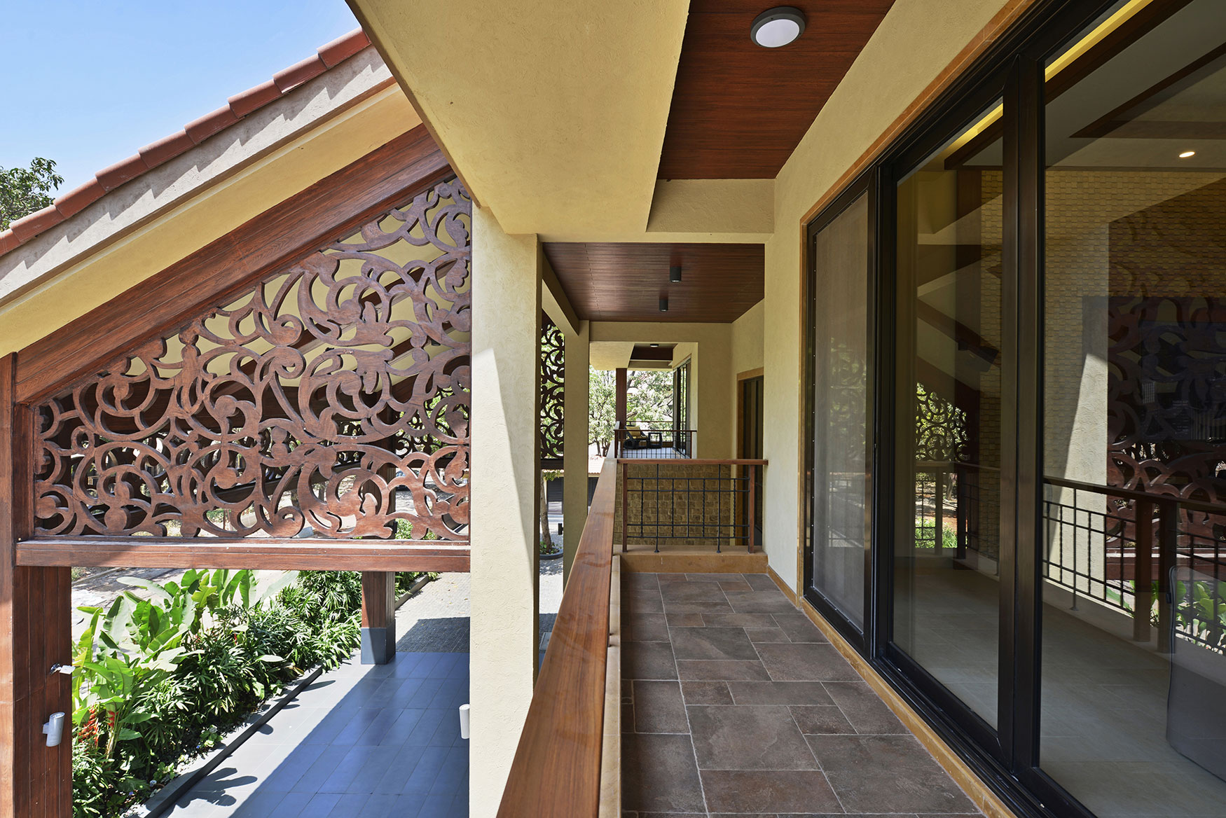 A Stunning Contemporary Villa with Open and Airy Interiors in the Khandala Valley, India by GA design (5)