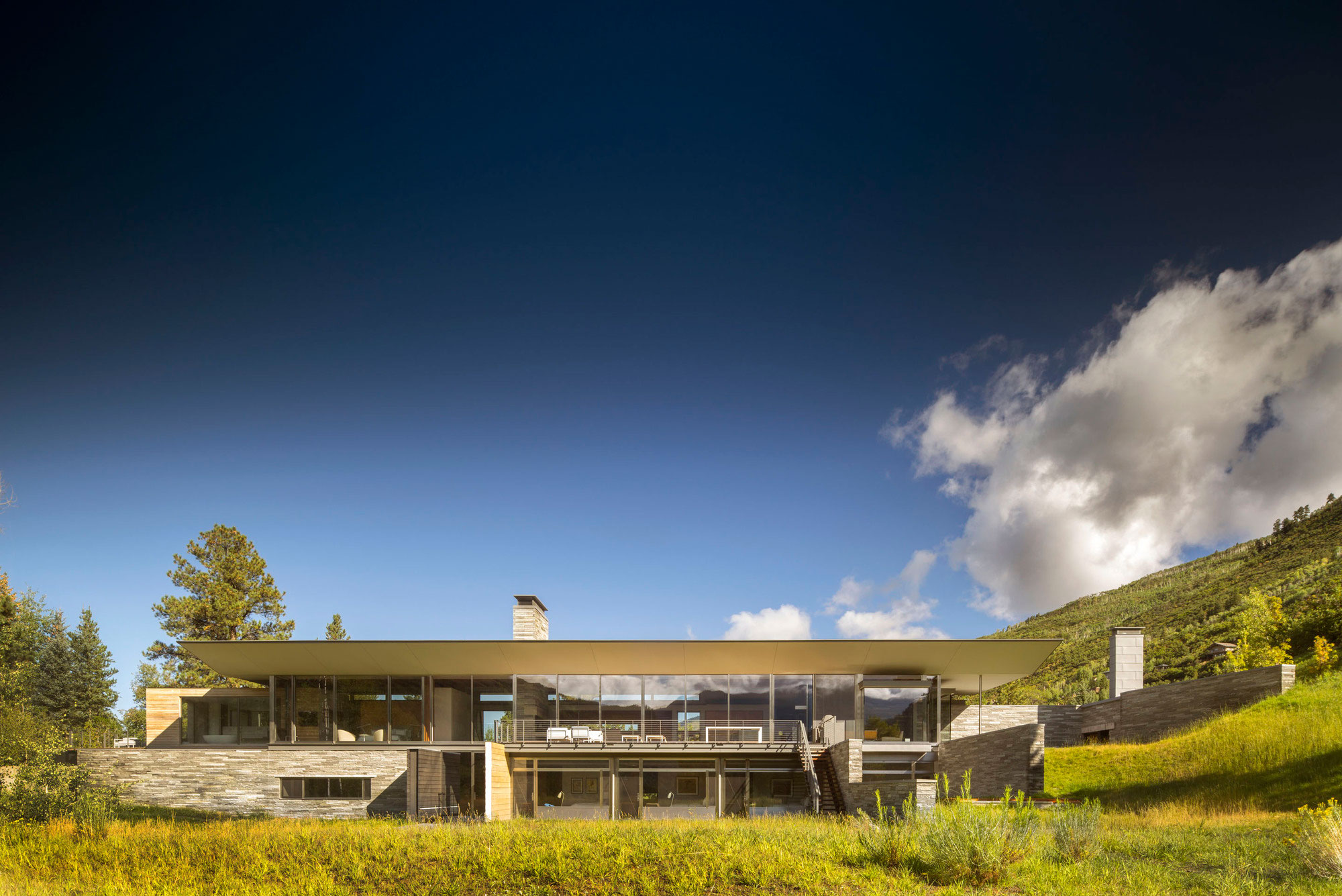 A Stunning Modern Home with Wonderful Views Over the Rocky Mountains in Aspen, Colorado by Bohlin Cywinski Jackson (1)